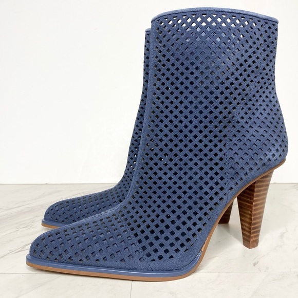 Vince Camuto Yolandal Blue Cutout Suede Pointy Toe Heeled Bootie 6M - Picture 1 of 14
